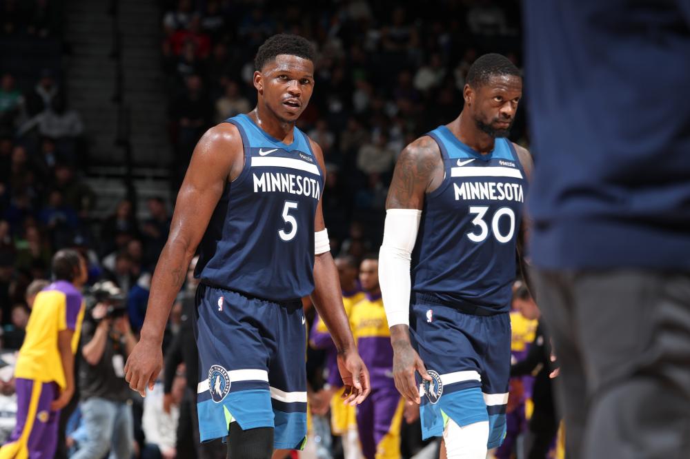 进攻两端的 进攻两端的