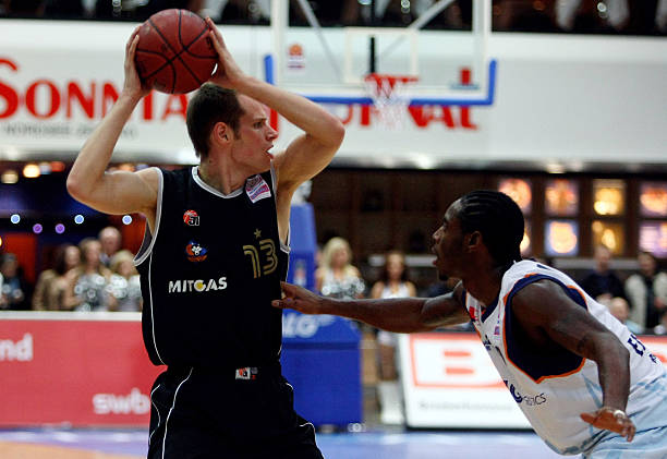 也拉近了各 也拉近了各